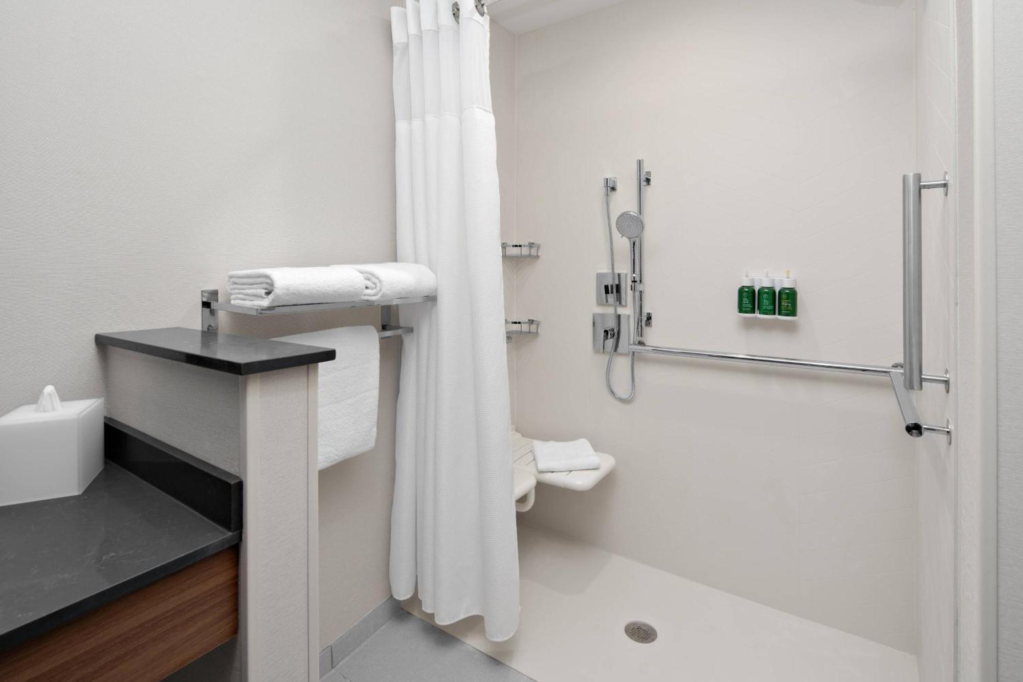 Fairfield Inn & Suites By Marriott Женевско езеро Екстериор снимка
